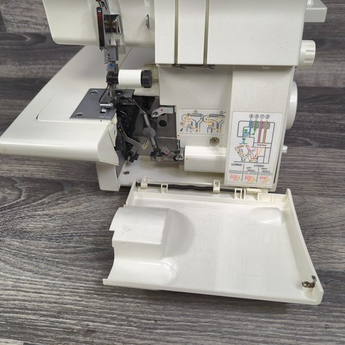 Singer 14SH654 Overlock 4 Faden Nähmaschine mit Reisetasche & Zubehör - Bild 9 von 16