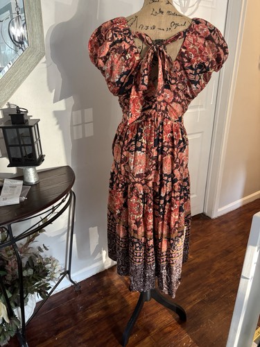 Neu mit Etikett by Anthropologie bedrucktes Babydoll-Kleid mit V-Ausschnitt 170 $ Größe 10 rotes Motiv Boho - Bild 7 von 10