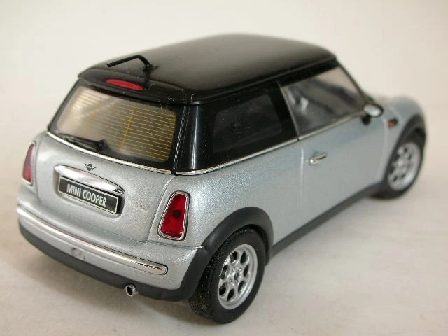 AutoArt 1/43 Mini Cooper 2000 sedan die-cast model No Box - Image 3 of 3