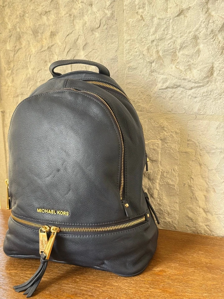 NUEVO CON ETIQUETAS Michael Kors Rhea Mochila con Cremallera Almirante Cuero Azul Marino Dorado Hardware Bolso Tecnológico Foto 3 de 4