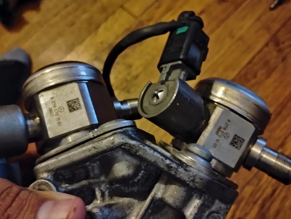 Conjunto de carcasa de bomba de combustible de alta presión Mercedes Benz S550 2012-2020 4,7 L Foto 3 de 4