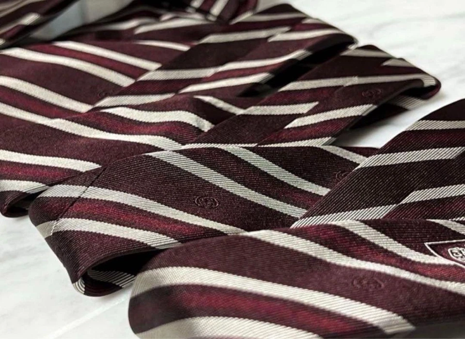 New Unused Gucci Neck Tie Red Silver Striped 100%Silk Made in Italy - Image 4 of 4