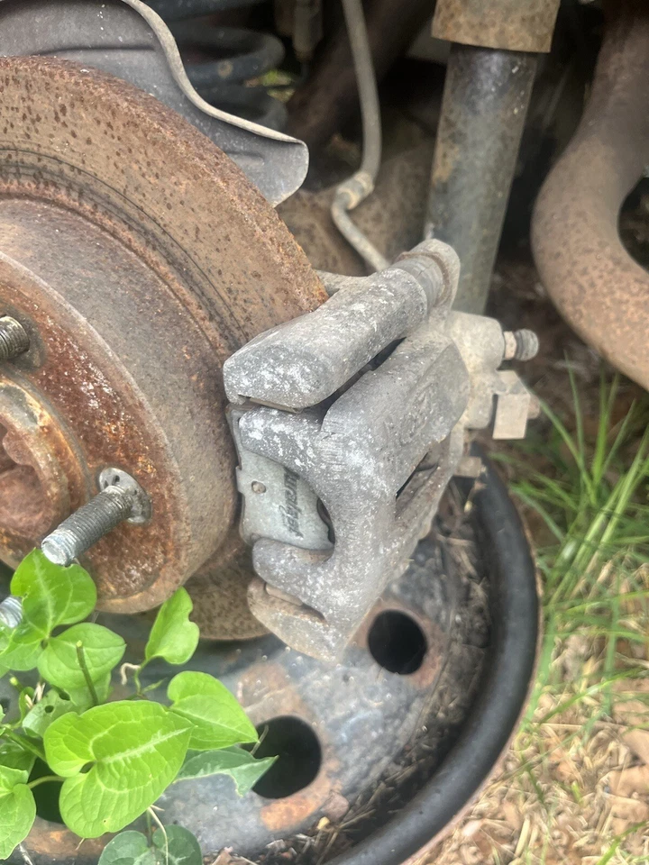 Ford Mustang 1999-2004 3,8 L OEM lado del conductor pinza de freno trasera 00 01 02 03 04 Foto 2 de 2