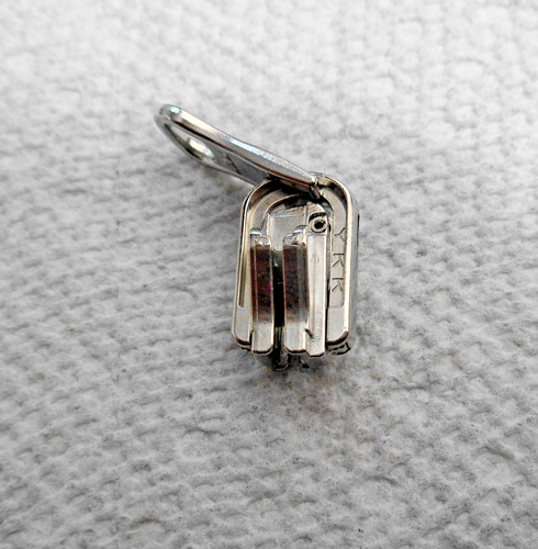One #5VS Nickel Reversible Tab Pull Slider (molded plastic zipper) YKK - Picture 3 of 4