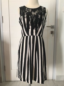guess black and white striped dress