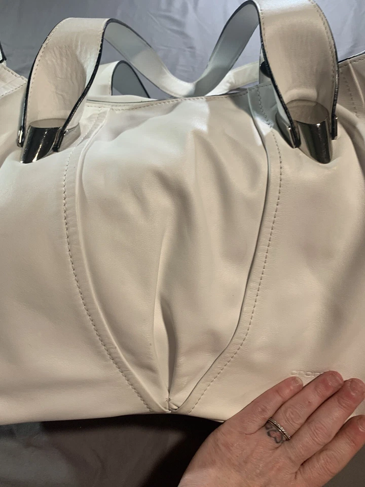 CROMIA Invierno Cuero Blanco GRANDE Bolso de Hombro Bolso de Mano ITALIA Acentos Plateados Foto 4 de 4