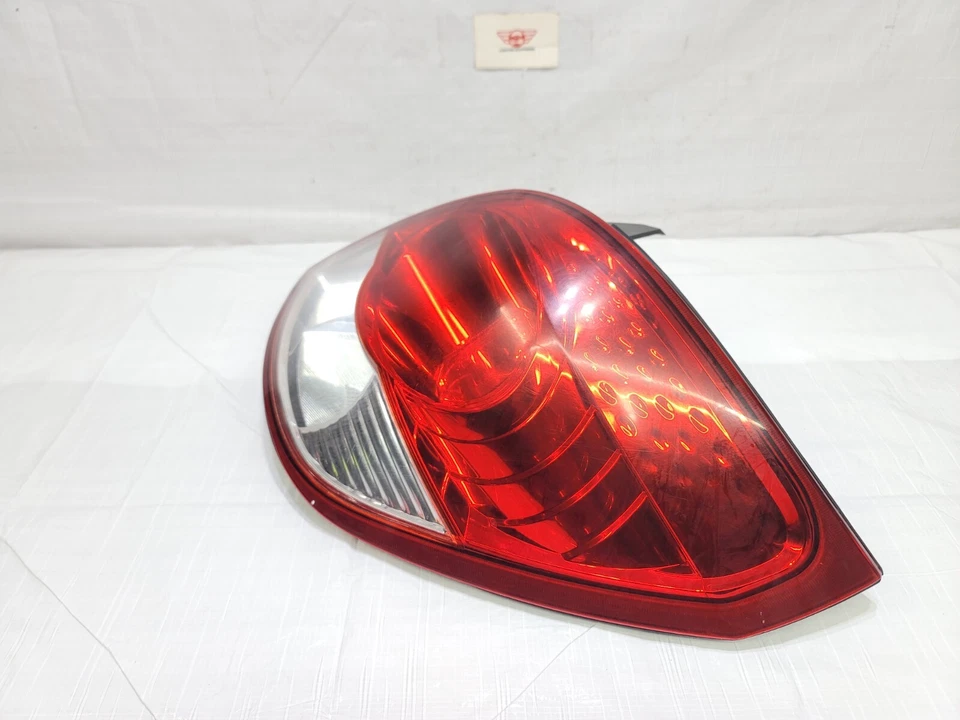 2008 2009 2010 Saturn Vue Taillight Tail Light Lamp Right Passenger OEM 96830930 - Image 3 of 4