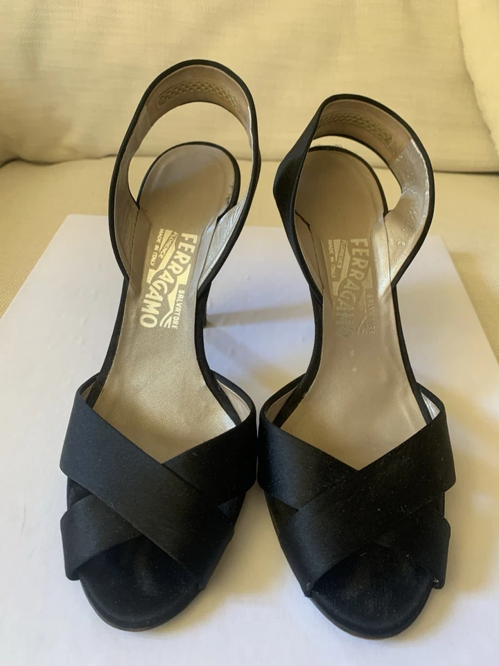 Sandalias de tacón Salvatore Ferragamo para mujer negras satinadas talla 8,5 Foto 3 de 4
