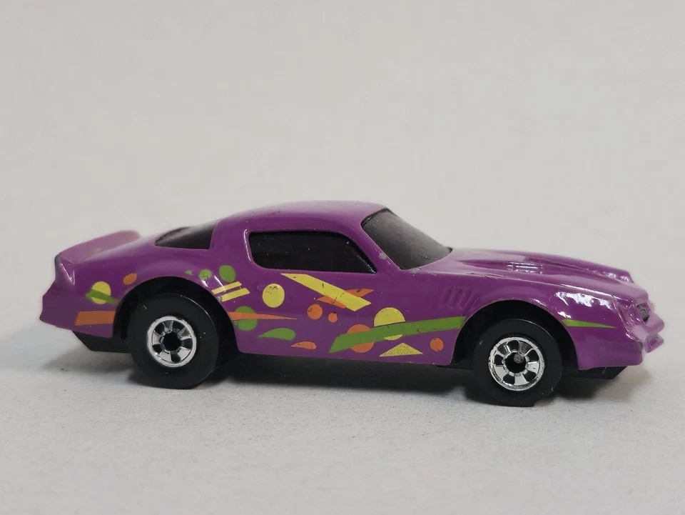 Coche diecast Hot Wheels Marvel Spider-Man 1982 Camaro Z-28 escala 1:64 Malasia Foto 3 de 4