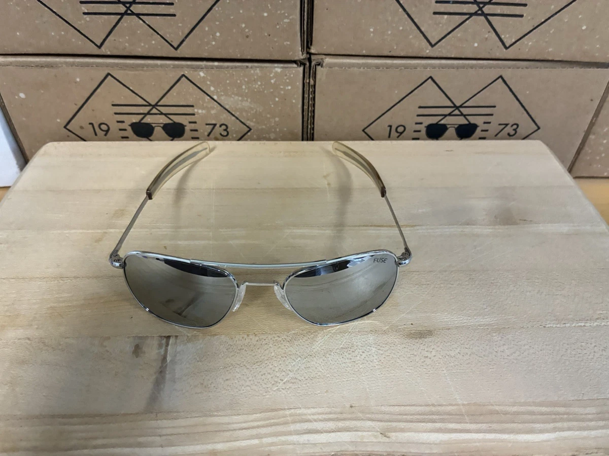 Preços baixos em Óculos de sol aviador masculino Randolph