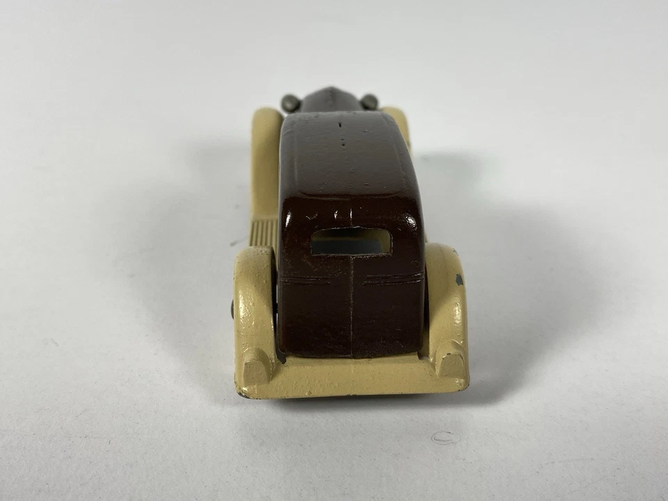 Sedán Graham fundido a presión Tootsietoy vintage (repintado) Foto 4 de 4