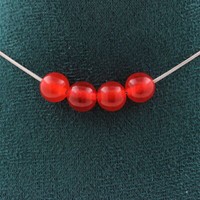 Mineralien Und Edelsteine. Halskette 4 Perlen Rote Chalcedon 8 Mm. Kette