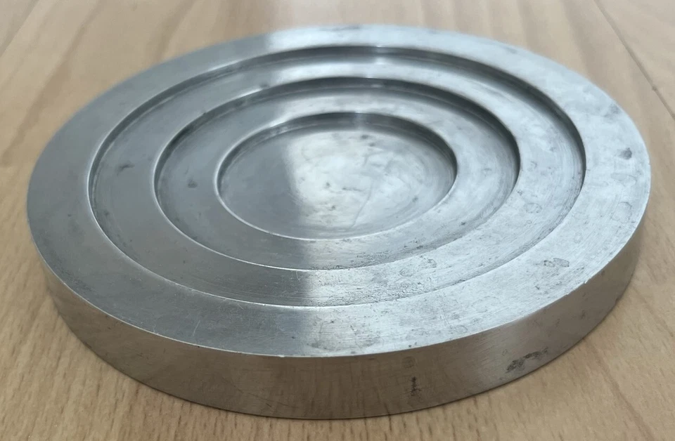 IKEA 200.967.04 17743 Untersetzer Vase Metall