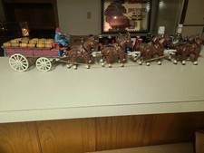 Pre-Owned Cast Iron Budweiser Wagon 8 Clydesdale Horses 2 Drivers Dog  Barrels