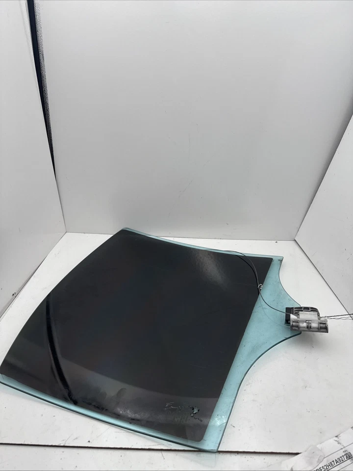 2007 MERCEDES C230 C CLASS  REAR Left SIDE DOOR WINDOW GLASS - Image 3 of 4