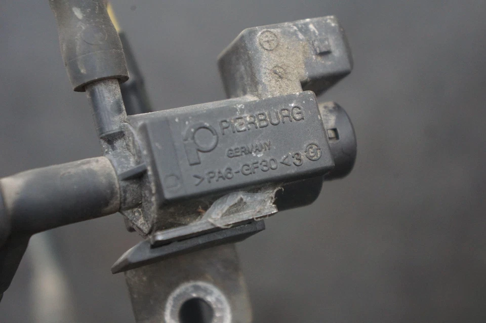 Вакуумный резервуар бак в сборе 058392499 15782803 Chevrolet Corvette C6 Z06 2007 - Изображение 2 из 4