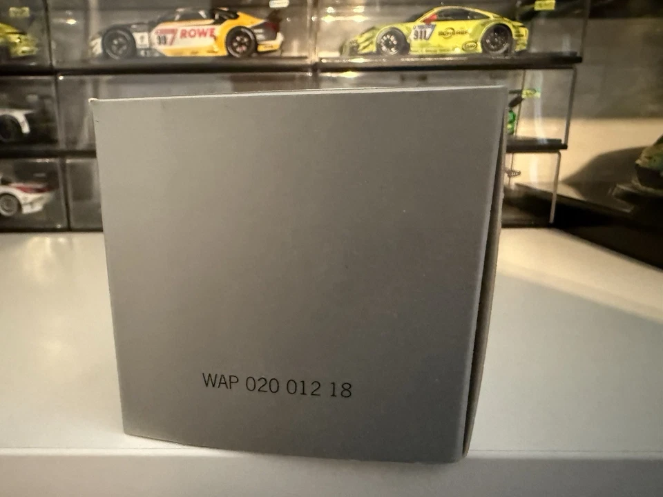 Porsche 911 (997.2) Carrera 2009 Artic Silver 1:43 Minichamps WAP 020 012 18 - Image 3 of 4