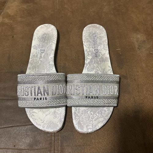 Sandales plates Christian Dior Dway en toile brodée. 39 DP blanc et gris occasion