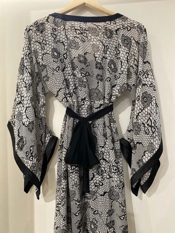 Ladies Kimono Style Black And White Dress Size 10 - image 4 of 4