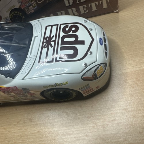 Dale Jarrett UPS 2001 Ford Taurus Chrome Exclusive 1/1020 1/24 NASCAR Diecast 88 - Picture 4 of 12