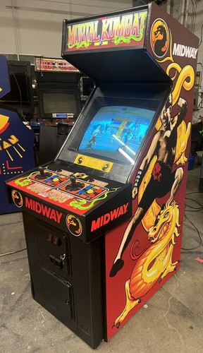 MORTAL KOMBAT ARCADE MACHINE by MIDWAY 1992 (Excellent Condition) -TEST