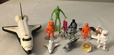 Endeavor Space Ship w/Safari Ltd and Unbranded Space Figures LOT (Ship &14 fig)