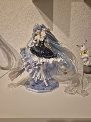 Good Smile Company Snow Miku: Snow Princess Ver. 1/7 scale figure