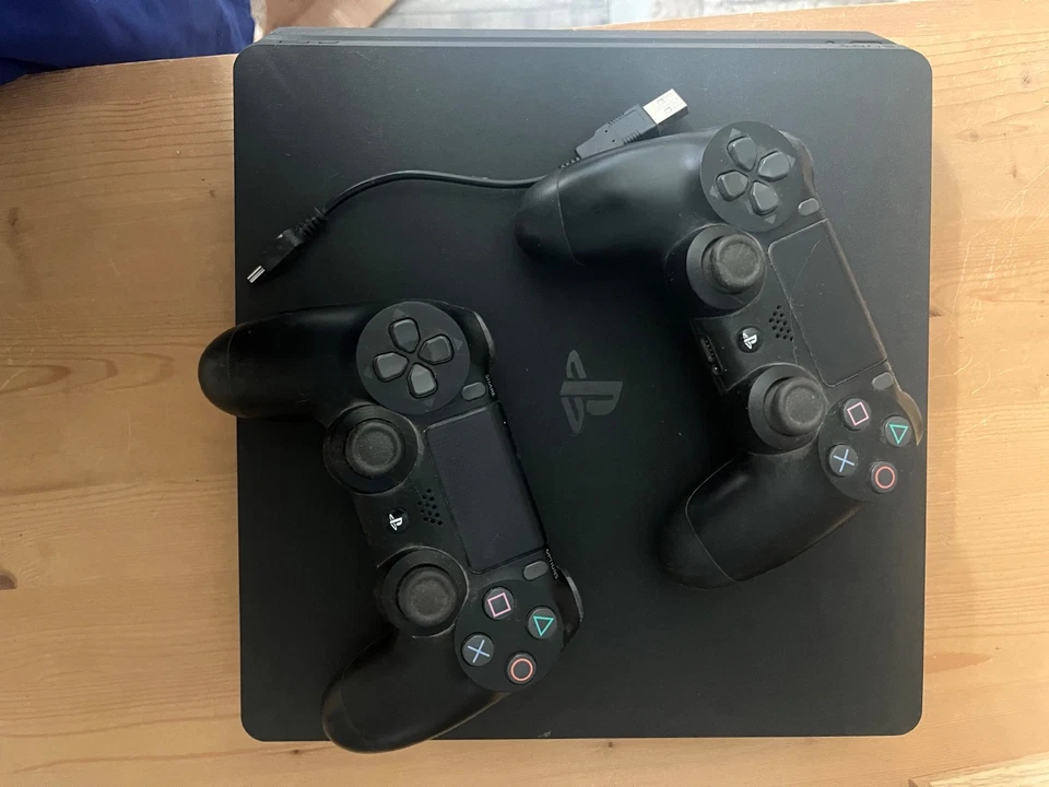 Sony PlayStation 4 Slim 500 Go Console + 2 manettes - Noir - Photo 1/1