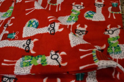 Jo-Ann Fabrics Anti-Pill Plush Fleece CHRISTMAS LLAMAS 1 YD = 36" x 58 MULTIPLE - Picture 3 of 4