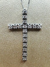 Collana e Croce maglia Tennis in Oro Bianco 18kt con Diamanti