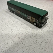 Iconic Replicas HO Greyhound Military Tribute to Heroes Prevost X3-45 Bus 1/87