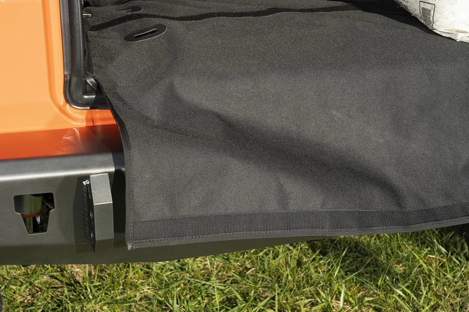 For Jeep Wrangler 2018-2021 Rugged Ridge 13260.14 C3 Black Cargo Cover - Изображение 4 из 4