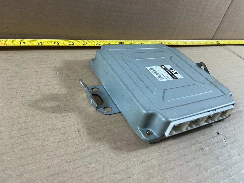 2004 - 2005 Subaru Forester 2.5 Engine ECM Control Module Unit 22611AJ560 - Image 3 of 4