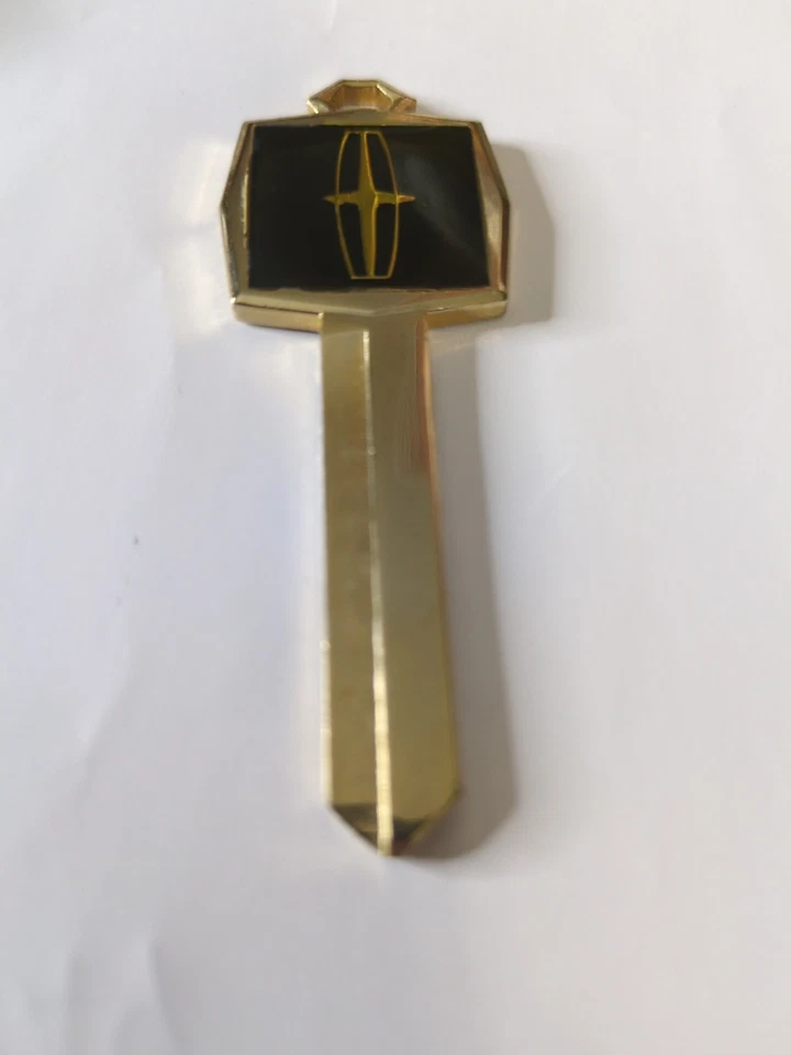 Lincoln Continental Mark III, IV, V, VI Uncut Key Diamond Collectors Town Car - Image 3 of 4