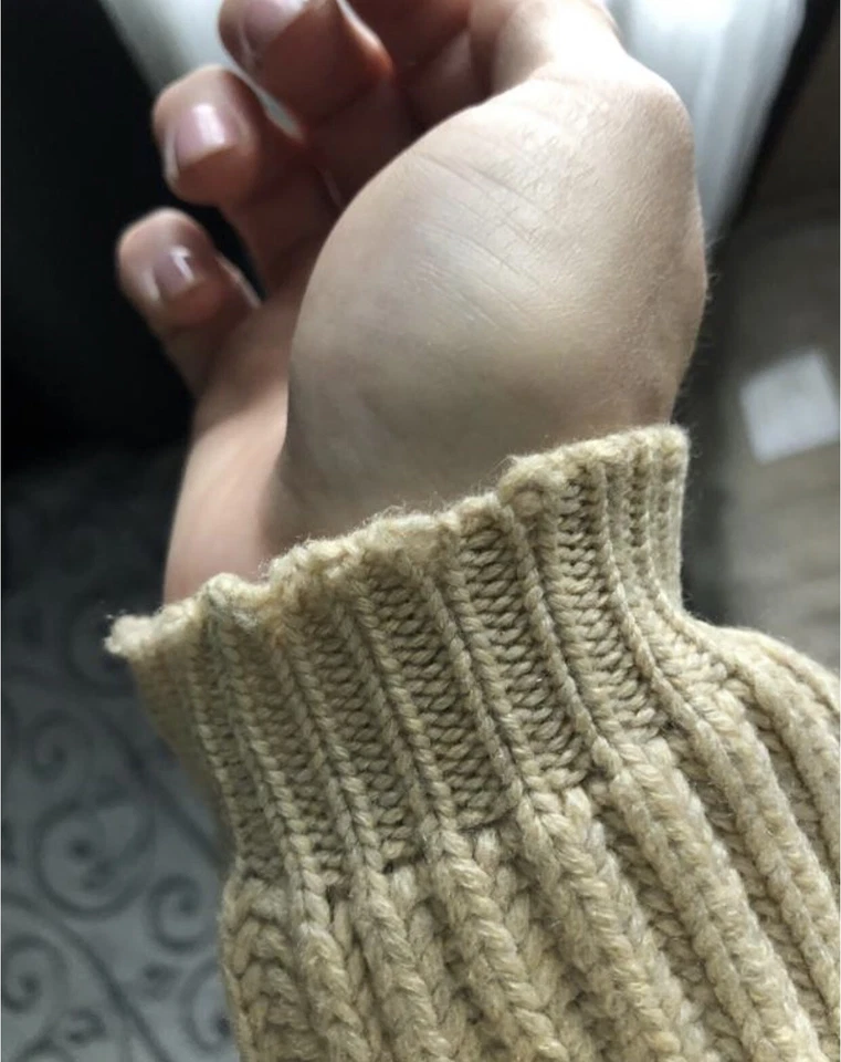 Suéter feminino Brunello Cucinelli Lana cashmere tamanho M bege malha - Imagem 4 de 4