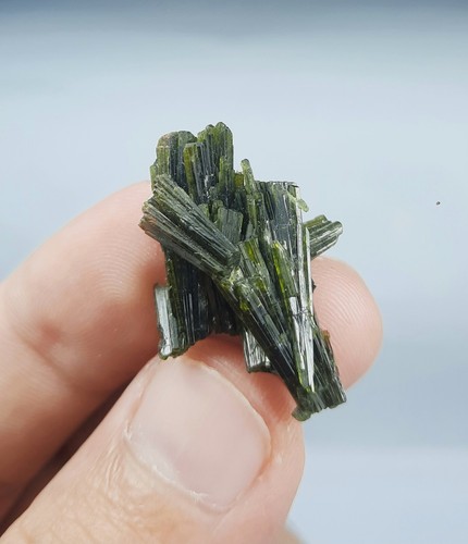 Epidote crystals 20 Pcs Lot from Baluchistan Pakistan. - Picture 10 of 11