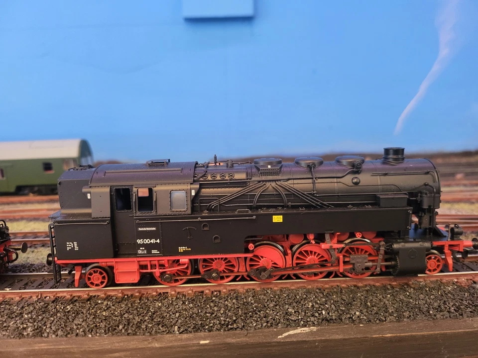 H0 Trix 25097 Dampflok BR 95 0041-4 DR ÖL DCC DIGITAL-SOUND DAMPF OVP - Bild 4 von 4