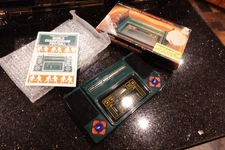 Vintage MATTEL BIG FOOTBALL Electronic Handheld  tabletop Arcade video game  B2