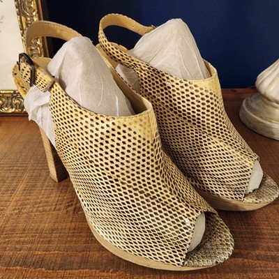 BCBG MAX AZRIA Snakeskin platform sling-back heels Sz 8 - Great Condition