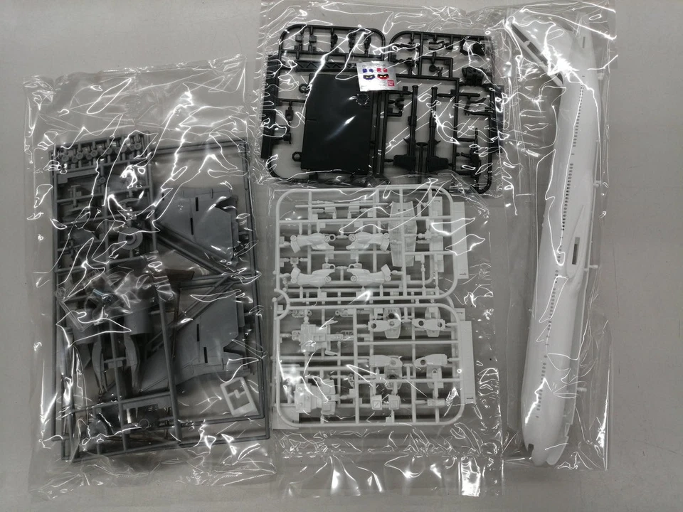 Пластиковая модель BANDAI ANA x Gundam Jet & RX-78 Gundam HP - Изображение 4 из 4