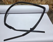 90-95 TOYOTA 4RUNNER FRONT LEFT DRIVER DOOR GLASS RUN WINDOW CHANNEL RUBBER SEAL