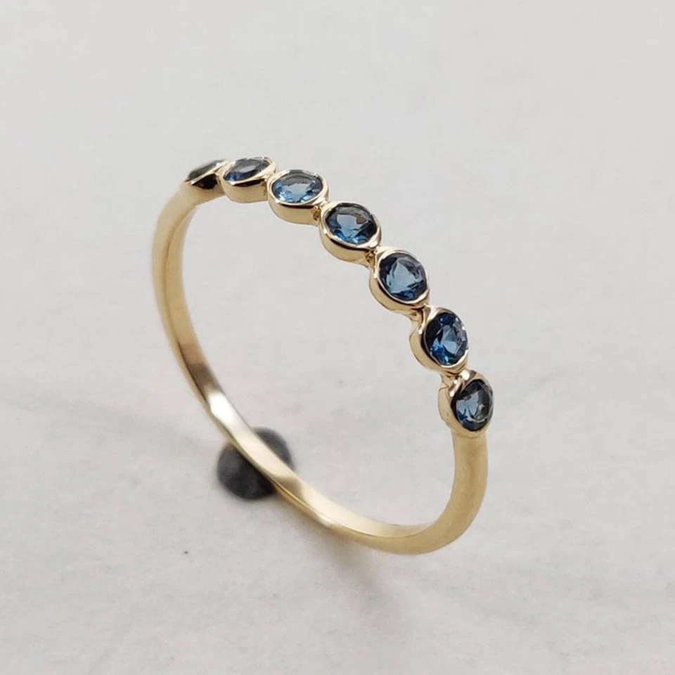 Обручальное кольцо с голубым топазом London Half Eternity из чистого серебра с позолотой - Изображение 3 из 4