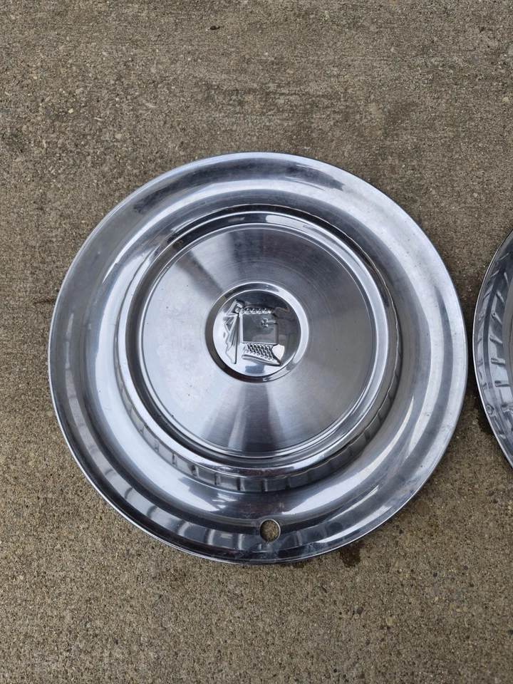 Dodge 1957 tapacubos de 14 pulgadas Foto 3 de 4