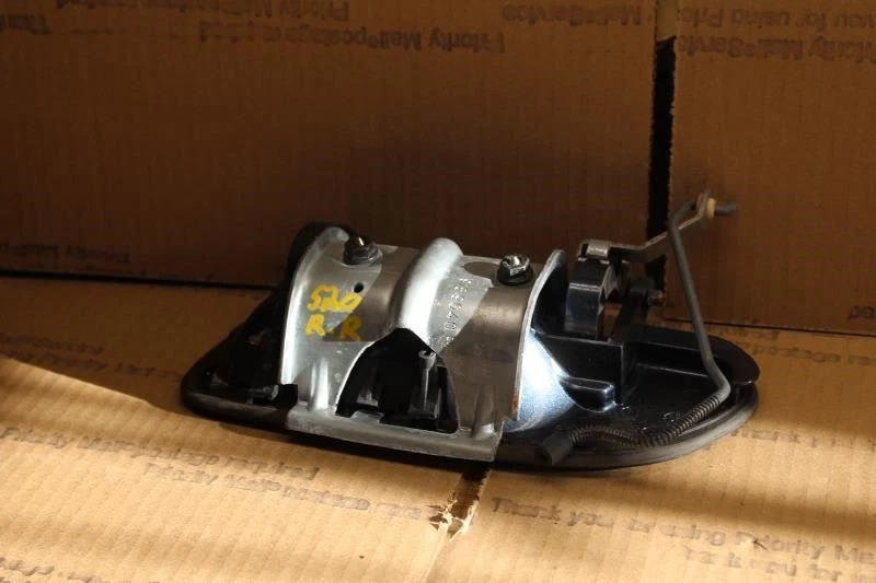 Volvo V70 2005 manija de puerta trasera lado pasajero derecho azul  Foto 2 de 4