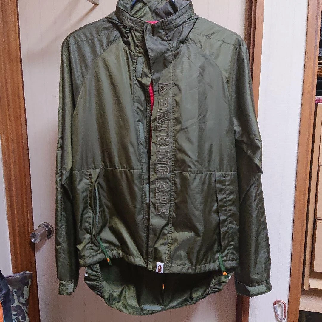 A BATHING APE (BAPE) Giacca a vento leggera Bape nylon uomo kaki S usata in ottime condizioni