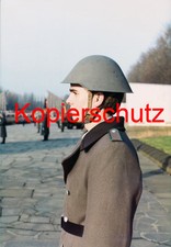 J113 Grenztruppen der DDR Soldat bei Parade Pressefoto ca. 20 x 28,5 cm