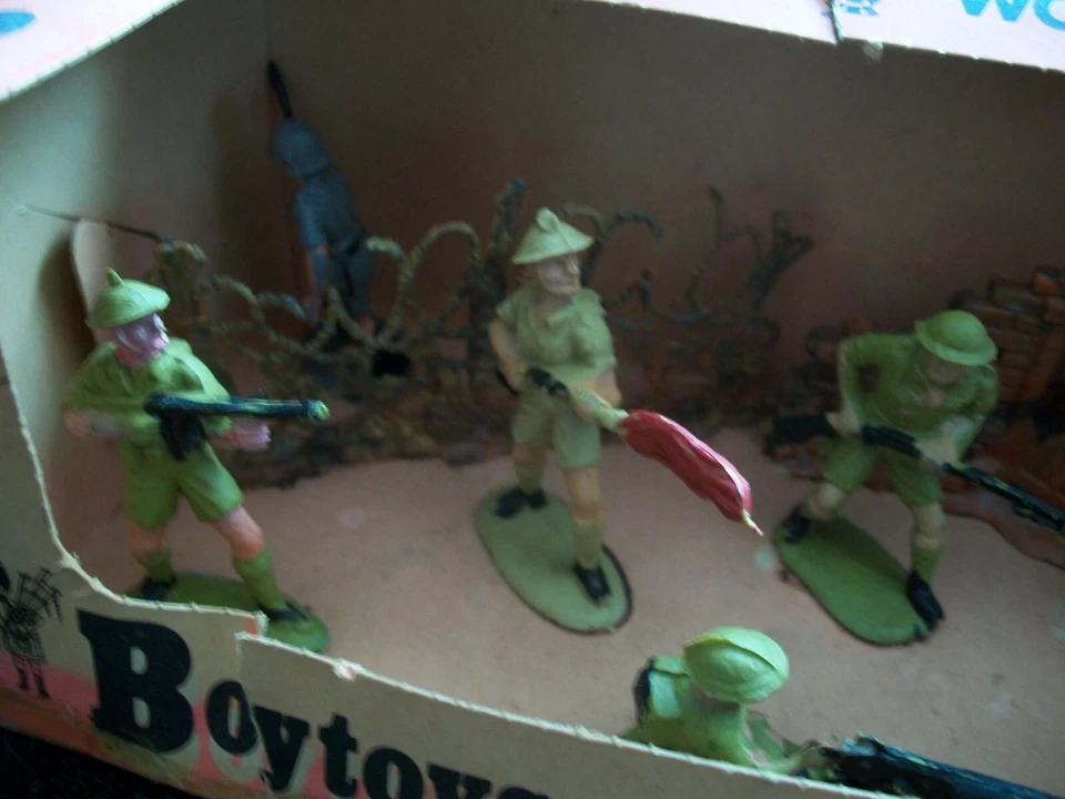 Charbens 54mm Large Boxed Set of WW2 Germans & 8th Army - image 2 of 4