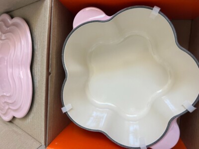 LE CREUSET CAST IRON DUTCH OVEN CHIFFON PINK SAKURA FLOWER