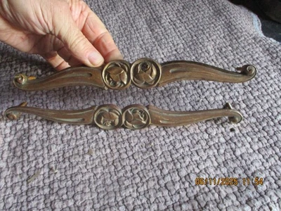2 ) Ancien Ornement Bronze Porte de Meuble Tiroir Armoire Roses Art Nouveau - Photo 1/4