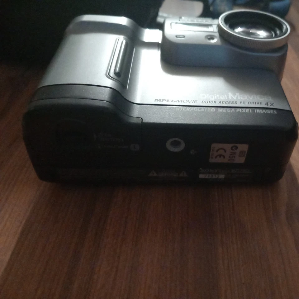 Sony Digital Camera Mavica MVC-FD83 1.0MP w/ 2 Batteries & Charger Tested - Image 4 of 4